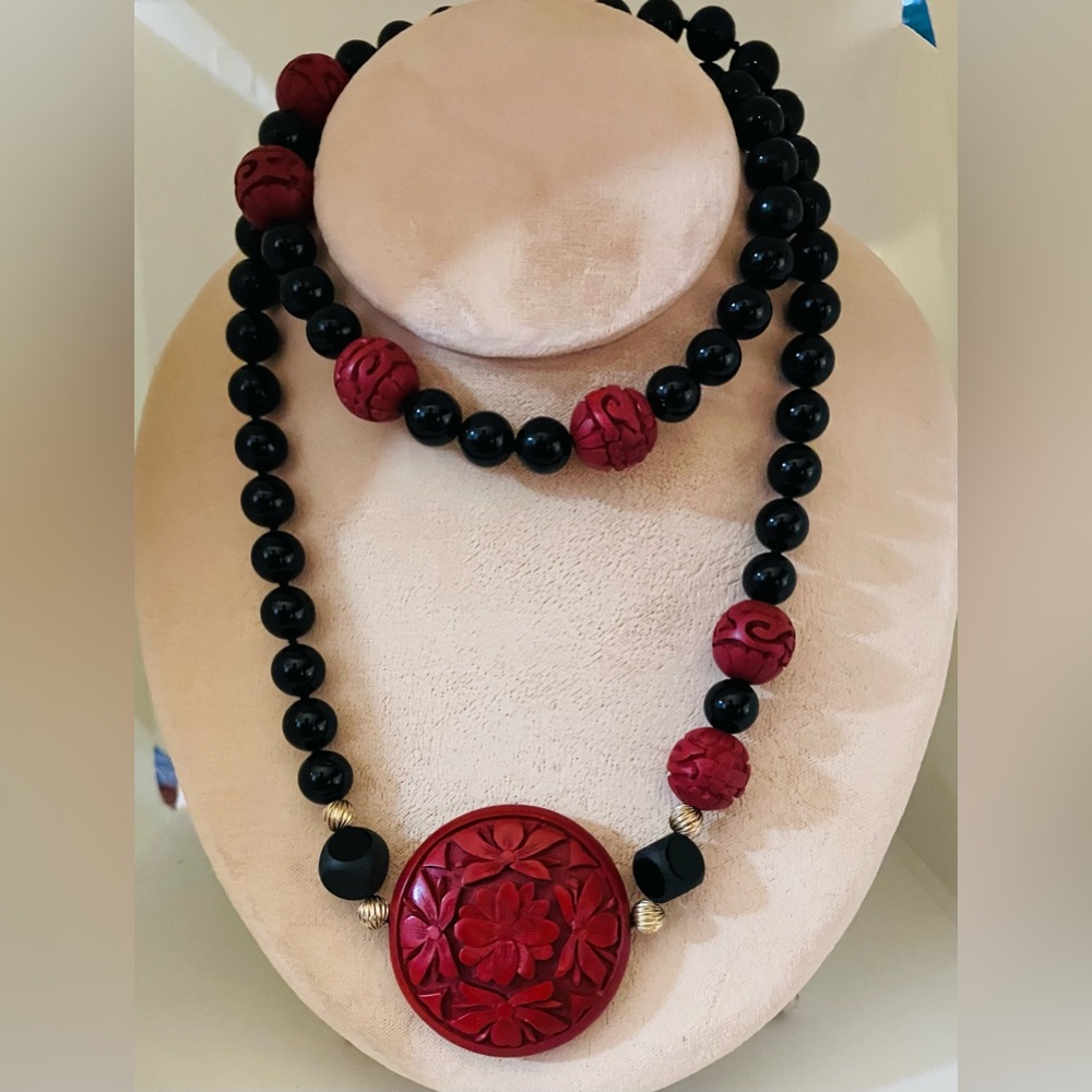 Red Cinnabar Onxy Gold Vintage Necklace